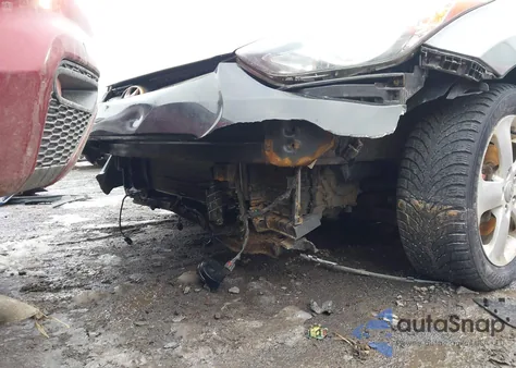 2013 Hyundai Elantra Gls z USA, uszkodzony, nr VIN KMHDH4AE4DU935933